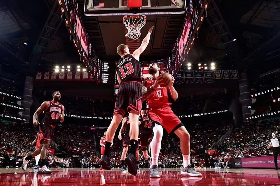 世界杯手机观看-优缺点都太明显了，火箭给替补中锋的出场时间还是太多了？