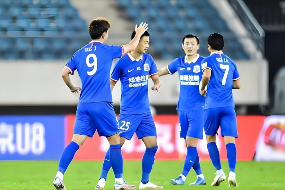 世界杯手机观看-杨帅为何刚来申花就坐稳主力中卫，热身赛接连出战，原因找到了