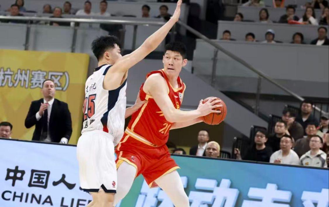 首发19分钟,靠罚球捡1分+正负值最低!球迷:你这是打了7年CBA?